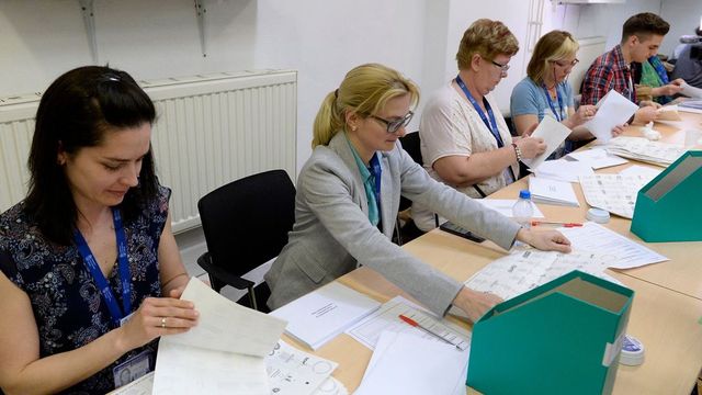 25 ezer delegáltat jelentettek be a pártok a szavazatszámláló bizottságokba