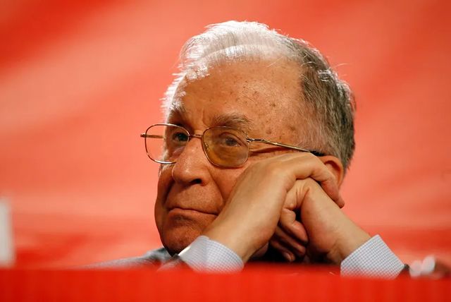 Răspunsul lui Marcel Ciolacu, după ce a fost întrebat dacă Ion Iliescu este președinte de onoare al PSD