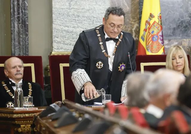 Una Fiscalía General en zozobra: cuatro dimitidos, un destituido, un muerto en el cargo y ahora el hito del primer enjuiciado
