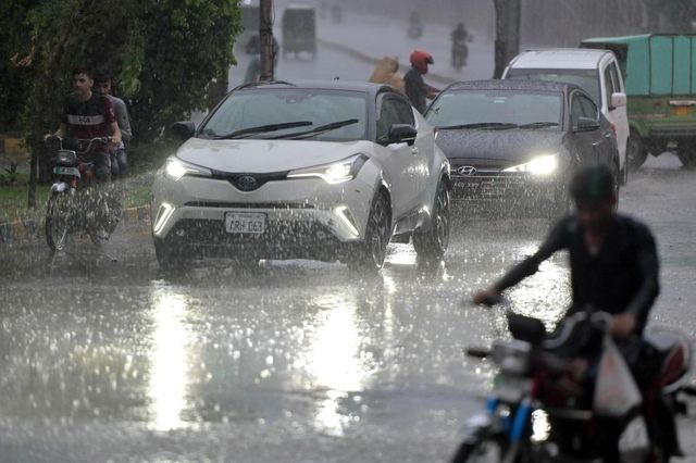 Pakistan, 72 morti e 130 feriti per alluvioni in 10 giorni