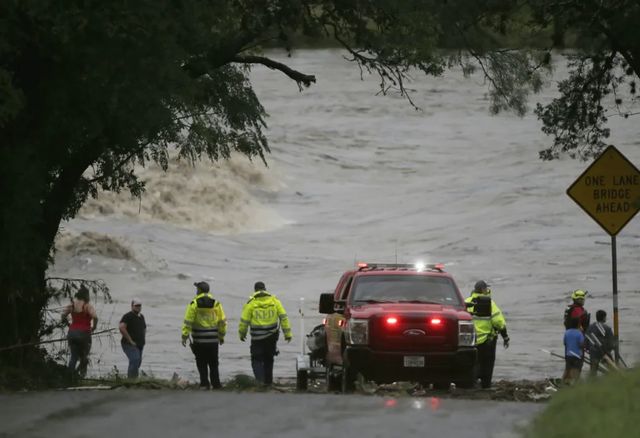 Ce a rămas în urma inundațiilor din Texas, unde au murit cel puțin 43 de oameni
