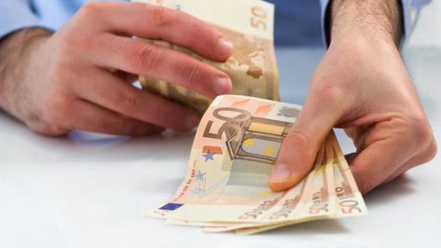 Reținere CNA: Un tânăr a luat 400 de euro pentru o mașină cu numere străine