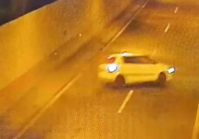 «Pues nos matamos»: su novio tiró del freno cuando ella conducía
