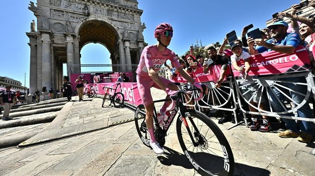 Valter Attila megint elesett, meglepetés a Giro ötödik szakaszán - videó