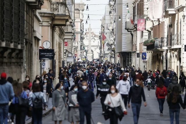 Roma e il Black Friday, shopping col rischio di assembramenti