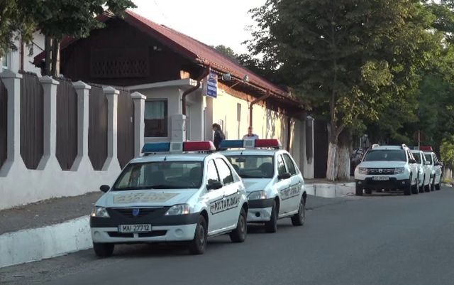 Copii încuiați într-o gheretă de un polițist local din Buzău