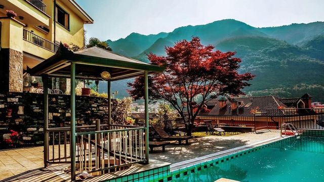Omegna, morto il bambino di 3 anni caduto nella piscina di un b&b