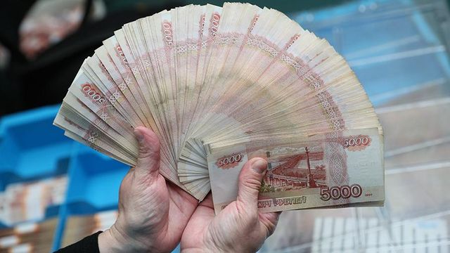 Россияне назвали размер справедливой минимальной зарплаты