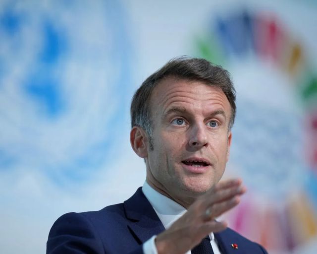 Macron vrea să interzică accesul copiilor la rețelele sociale