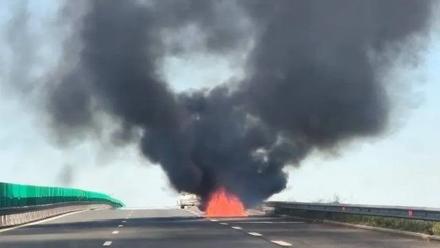 Incendiu pe Autostrada Soarelui. Trafic blocat pe sensul către Constanța