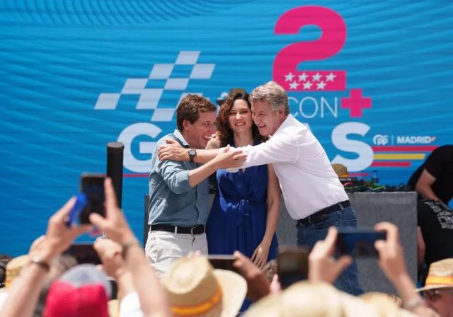 Feijóo marca distancias con Vox y se conjura con Ayuso para echar a Sánchez