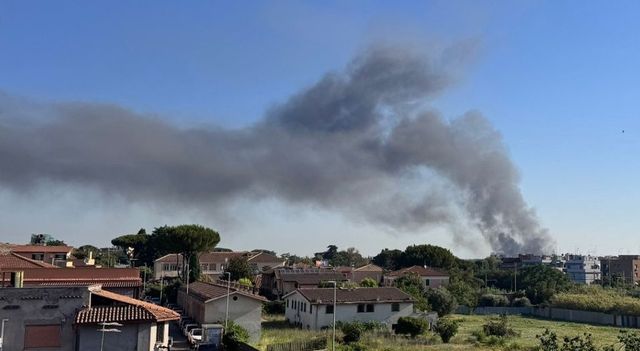 Incidente a distributore benzina, forte esplosione a Roma