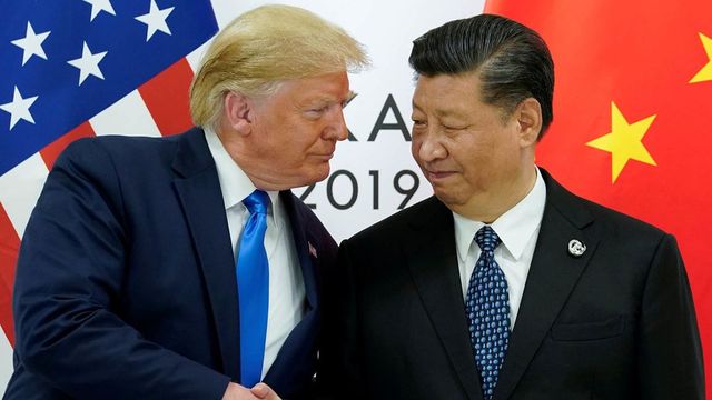 Trump oznámil další zvýšení cel v reakci na krok Pekingu