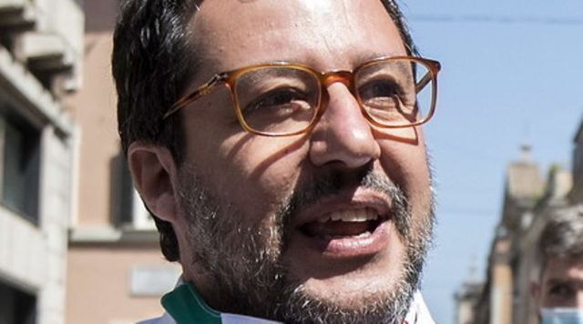 Scuola, Salvini annuncia una mozione di sfiducia contro Azzolina