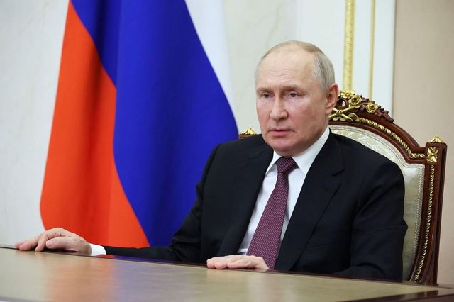 Rusia a crescut de urgență dobânda pentru a opri prăbușirea rublei. Kremlinul a certat Banca Centrală. La cât au ajuns dolarul și euro