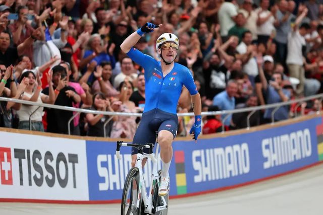 Ciclismo, Elia Viviani conquista l’oro ai Mondiali su pista di Santiago