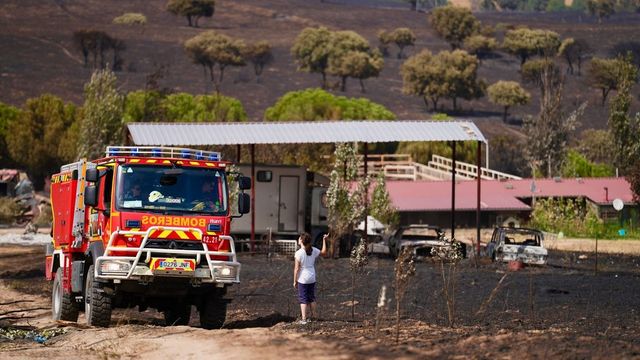 Controlado el incendio de Madrid tras una noche más tranquila de lo previsto