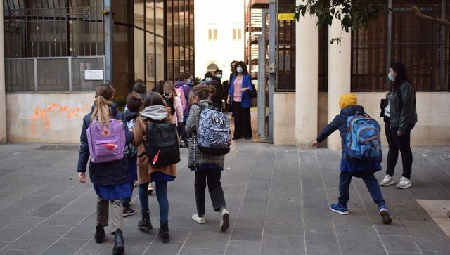 Covid Puglia, Tar: scuole restano aperte ma libera scelta su Dad