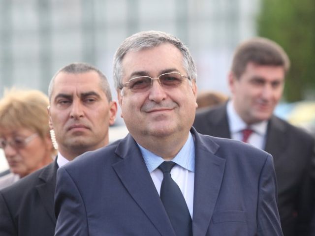 Близнашки: Румен Радев се превръща в проблем за държавата