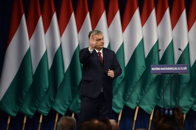 Fidesz, partidul lui Viktor Orban, s-a retras din grupul Popularilor Europeni, pentru a evita o excludere