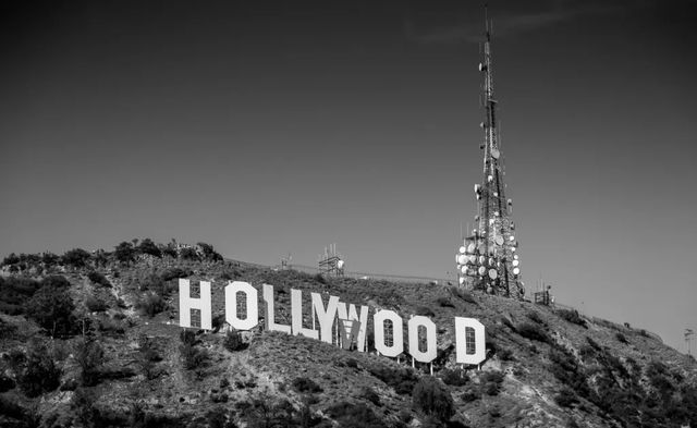 Scenariștii greviști de la Hollywood au ajuns la un acord provizoriu cu studiourile