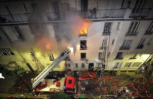 Patru oameni au murit într-un incendiu izbucnit într-un bloc cu zece etaje din Lyon
