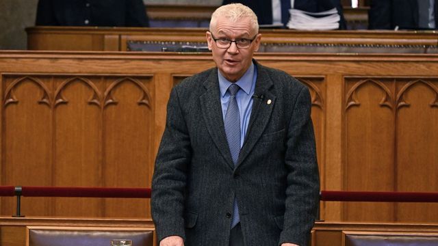 Alkotmánybíró lehet Polt Péter és Hende Csaba