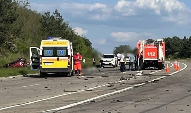 FOTO Trei morți și trei răniți, într-un accident grav produs între localitățile Băcioi și Răzeni