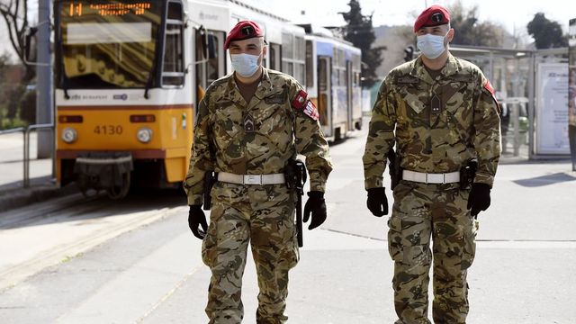 Ötvenegy kórházban lettek katonák a kórházparancsnokok