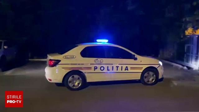 Un șofer a fost rănit după ce a căzut cu mașina într-o groapă aflată lângă o intersecție din Capitală