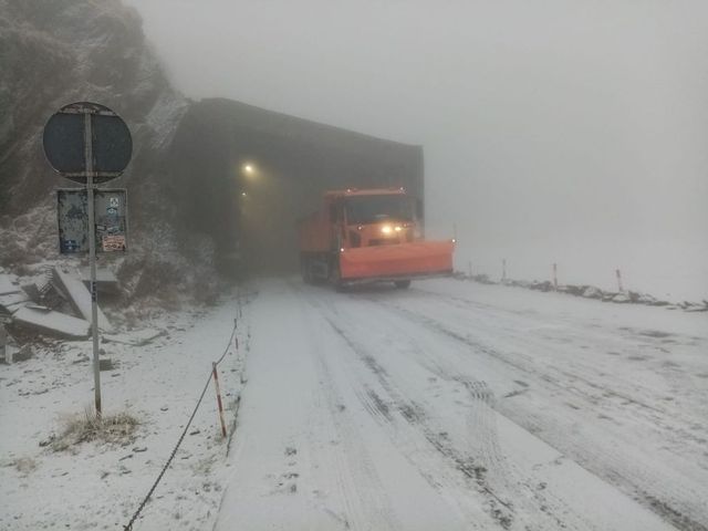 Iarna a cuprins Transfăgărășanul în zona turistică Bâlea