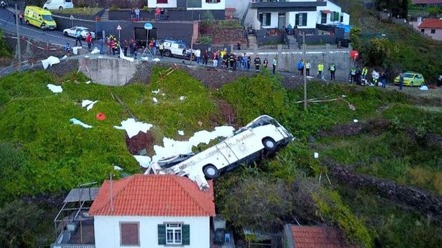 Cel puțin 29 de turiști străini au murit într-un accident în Madeira
