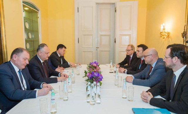 Igor Dodon met with the Prime Minister of Armenia