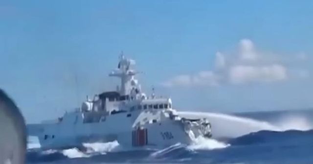 Összeütközött két kínai hajó, miközben egy Fülöp-szigeteki hajót üldöztek – videó