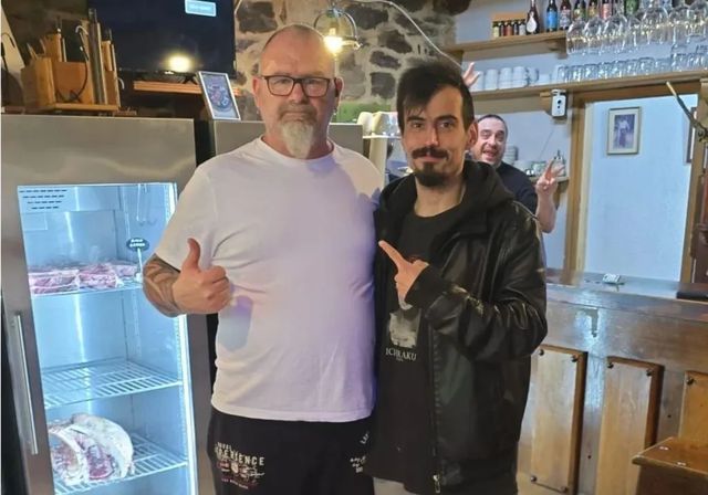 De dormir en Barajas a encontrar trabajo en Asturias: «Traje a Salva para cambiarle la vida»
