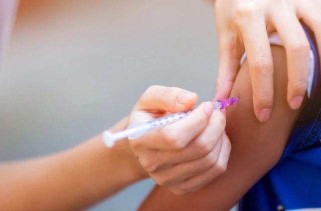 Autoritățile iau în calcul și vaccinarea copiilor împotriva COVID-19