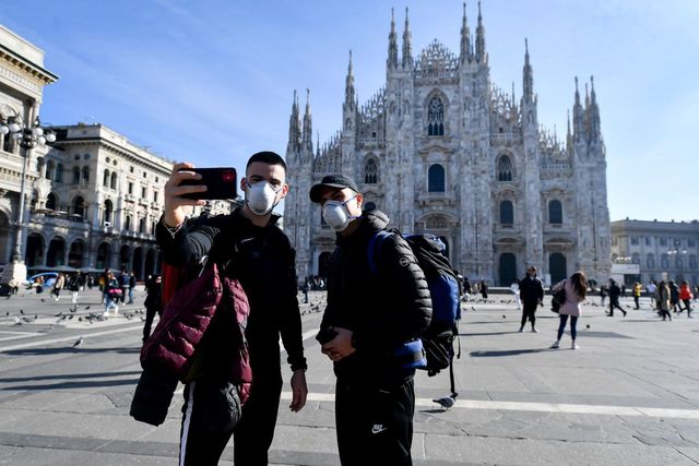 Covid, scatta l'obbligo di mascherine in centro a Milano: multe fino a 3mila euro