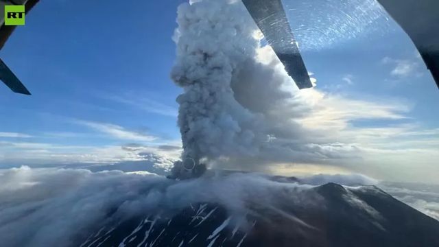 Un vulcan din Rusia a erupt după peste 450 de ani de inactivitate
