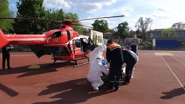 Intervenție SMURD: Un tânăr de 28 de ani, transportat cu elicopterul de la Ocnița la Chișinău