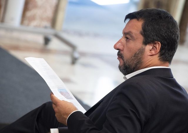Salvini si improvvisa ministro del Lavoro: «Sindacati al Viminale entro luglio»