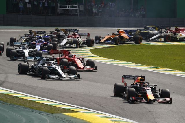 Formule 1 uvažuje o záchraně sezony Velkými cenami bez diváků