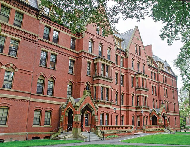 Disputa între Trump și Harvard: Liderul de la Casa Albă spune că universitatea nu va mai fi scutită de taxe