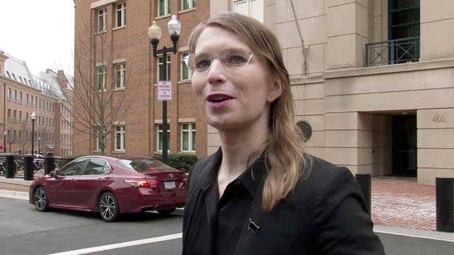 US judge orders WikiLeaks source Chelsea Manning released from prison