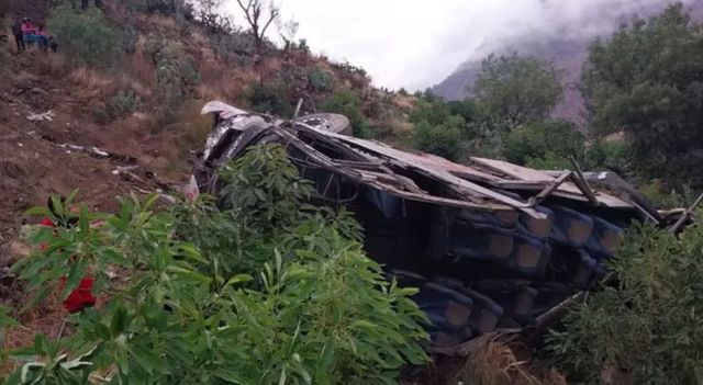 Bus cade in un burrone in Perù, almeno 15 morti e 30 feriti