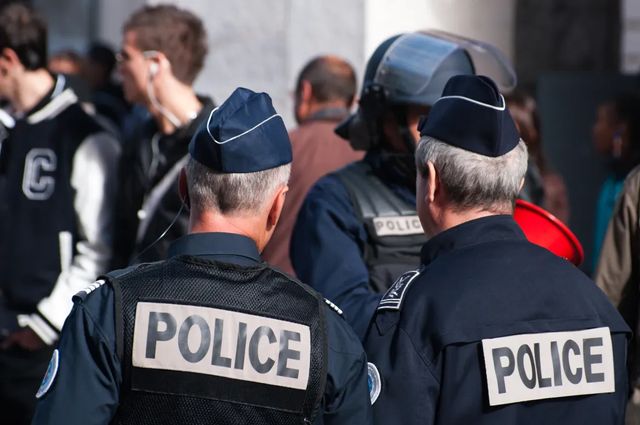 Un mort și cinci răniți după ce o mașină a intrat în mulțime în Franța