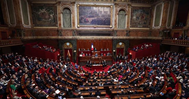 Francie do své ústavy zakotvila právo na potrat