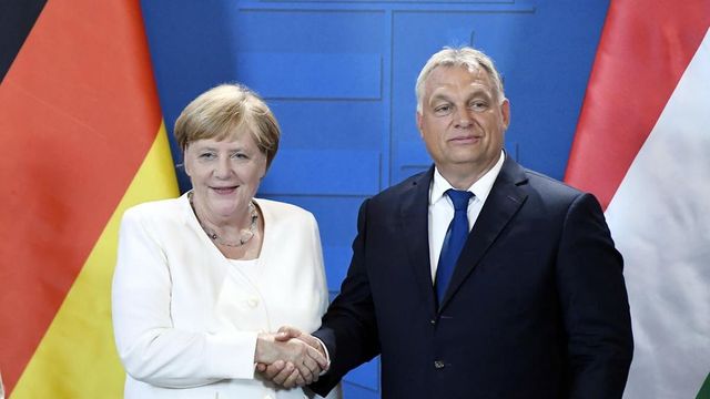 Bejelentette lemondását Merkel kiszemelt utóda