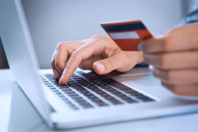 Taxă universală pe toate plățile din România