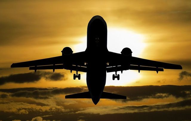 Statele Unite retrag recomandarea de evitare a călătoriilor în străinătate din cauza COVID-19