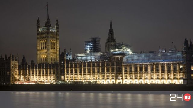 Jogtalanul függesztették fel a brit parlament ülésezését